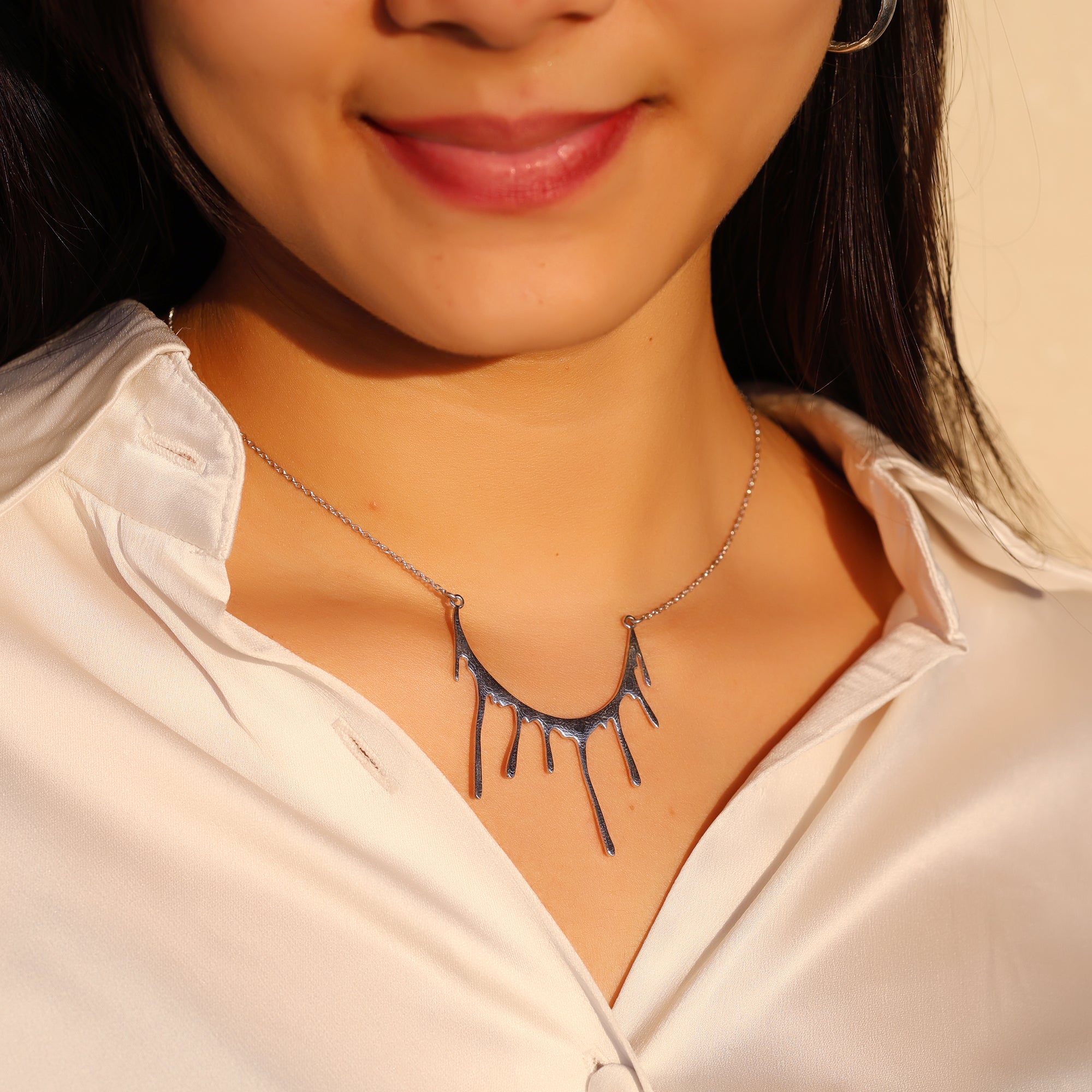 925 Sterling Silver Dripping Curved Necklace