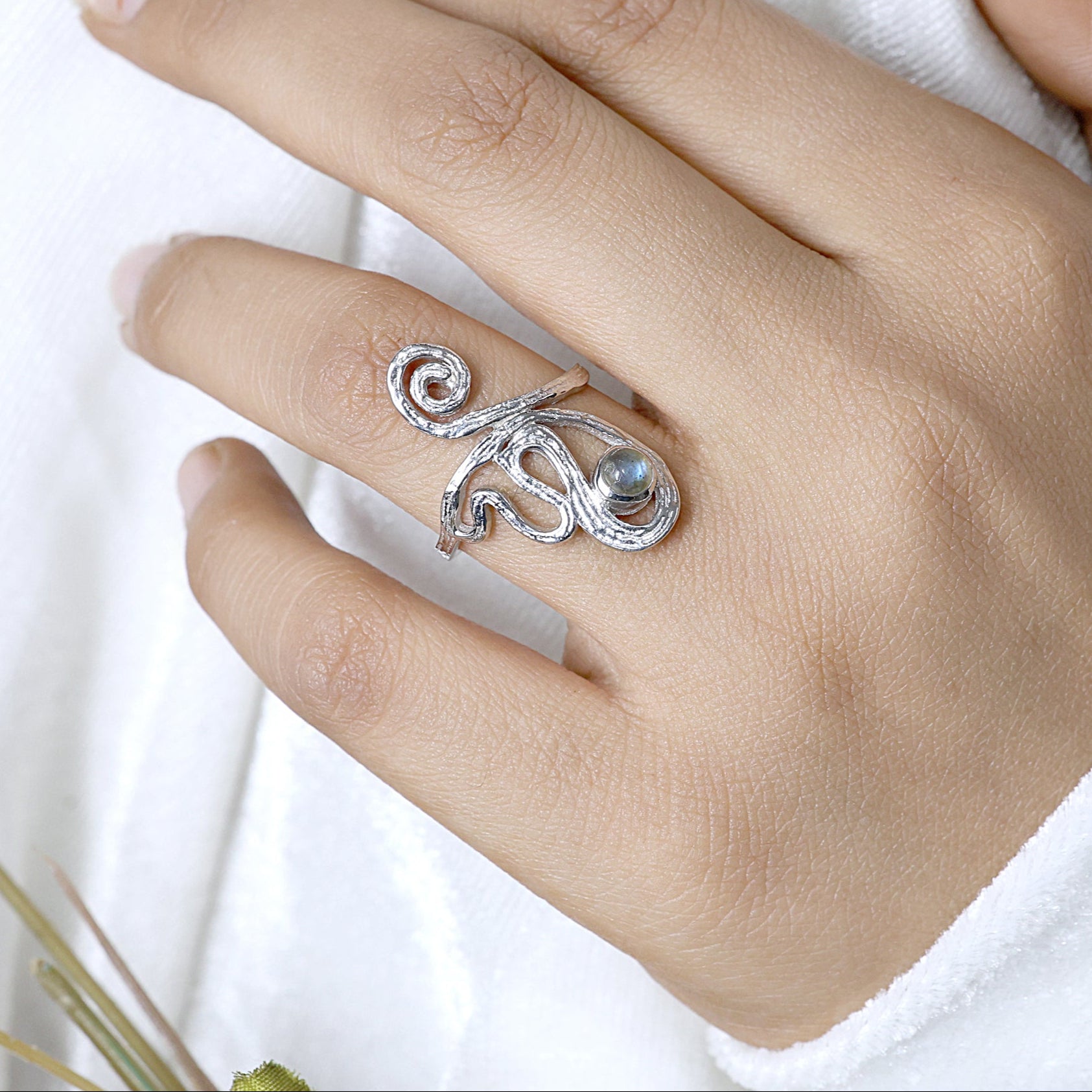 925 Sterling Silver Stylish Labradorite Long Ring