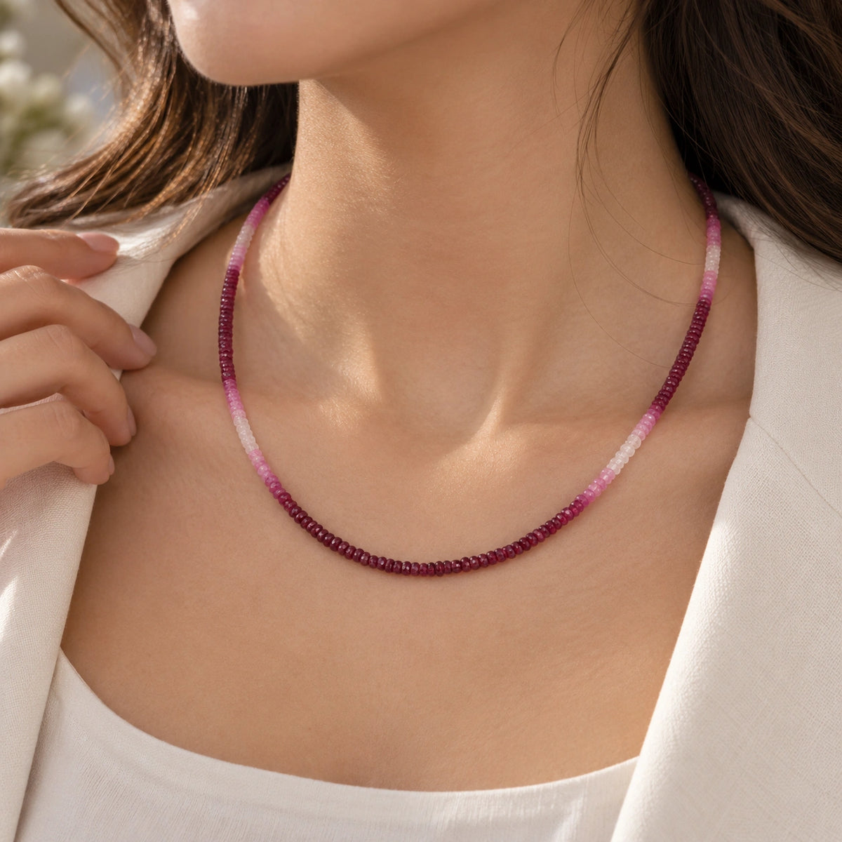 Beaded_necklace_in_ombre_effect_with_ruby_stones_in_gradient_design_worn_by_a_model