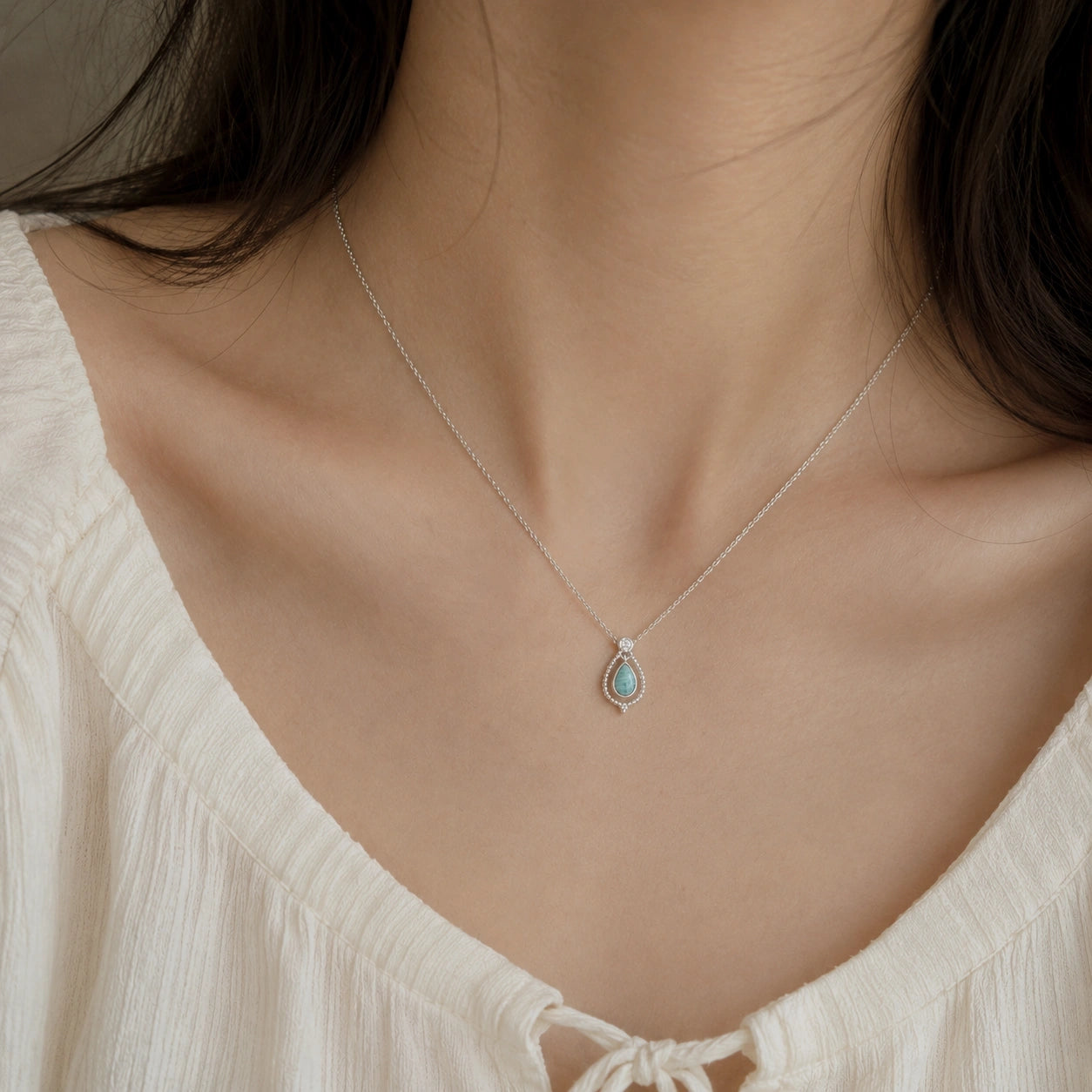 Blue_stone_necklace_in_sterling_silver_featuring_amazonite_stone_worn_by_a_model