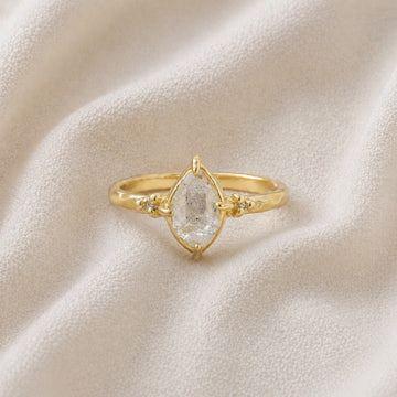 Crystal_ring_in_gold_plated_silver_with_raw_herkimer_stone_in_front_angle_view_on_soft_fabric_background