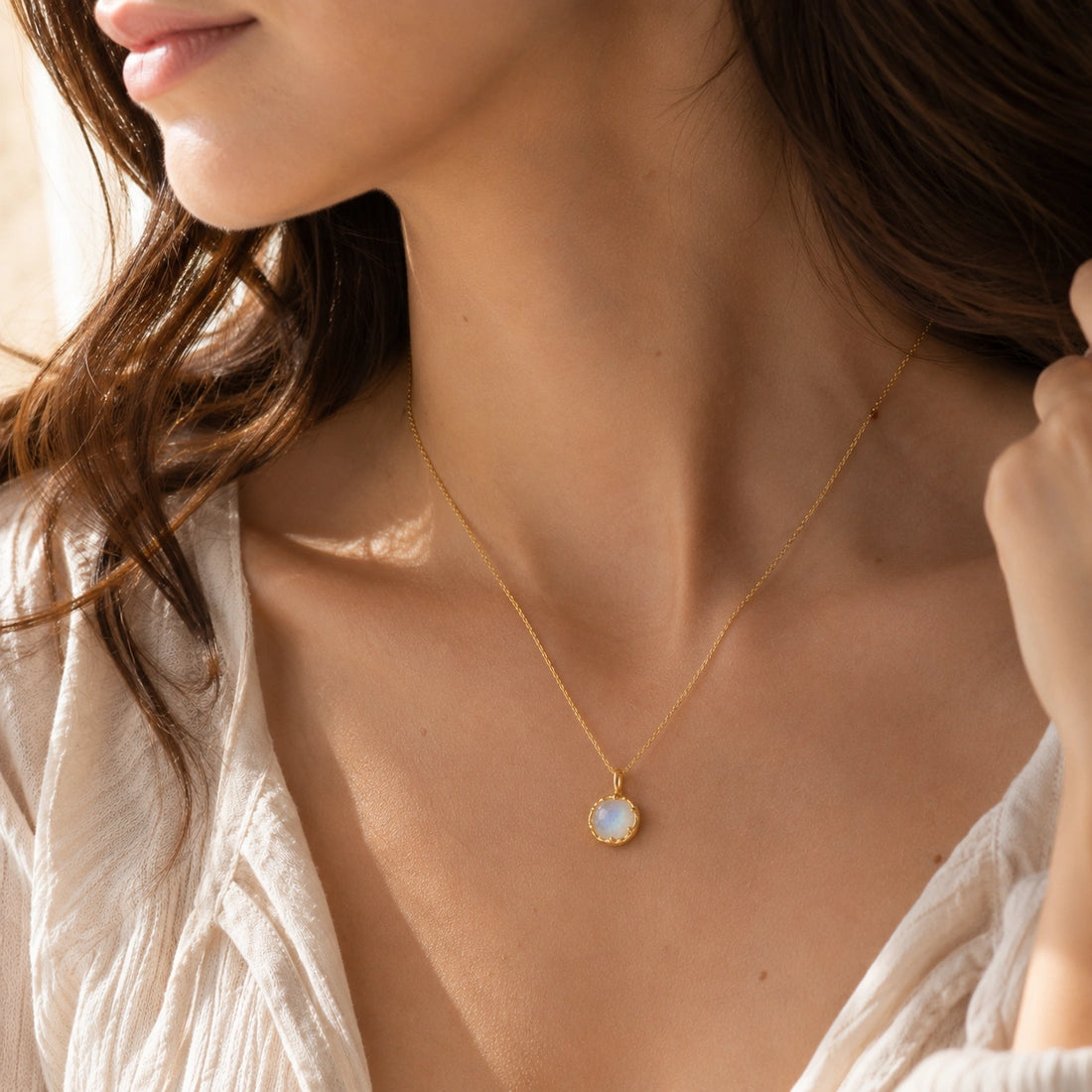 Round_necklace_in_gold_plated_silver_slightly_angled_featuring_round_moonstone_on_a_soft_fabric_background