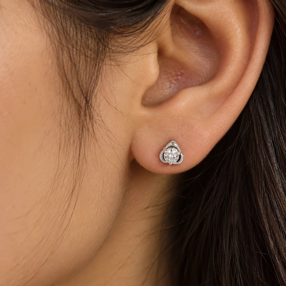 Solitaire_earrings_in_sterling_silver_in_a_floral_design_worn_by_a_model